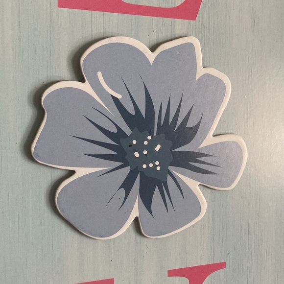 NWT Beautiful Blue & Pink Wooden- L🌸VE Grows Here- Vertical Floral Decor Sign - Picture 8 of 16